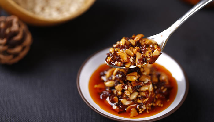 豆瓣酱过期了还能吃吗豆瓣酱的原料是什么(图2)
