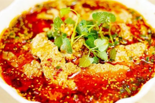 九游娱乐文化：四川正宗水煮肉片以其麻辣鲜香、肉质嫩滑而深受食客喜爱(图4)