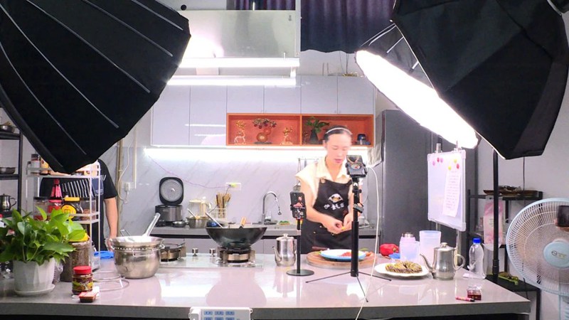 普定县:直播做菜带货调味品受追捧(图1)