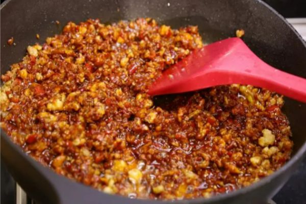 在四川的众多美食佳着中炒臊子成为了家家户户餐桌上的常客(图3)