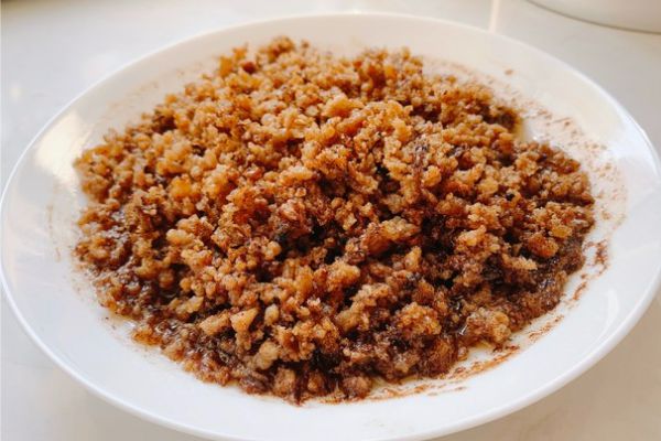 在四川的众多美食佳着中炒臊子成为了家家户户餐桌上的常客(图2)
