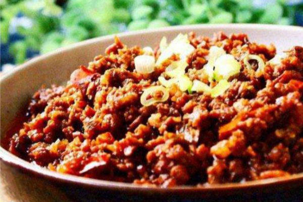 在四川的众多美食佳着中炒臊子成为了家家户户餐桌上的常客(图4)