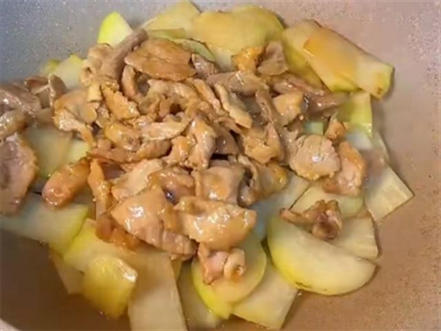 炒肉的家常做法用大头菜爆炒回锅肉美味翻倍超级下饭(图4)