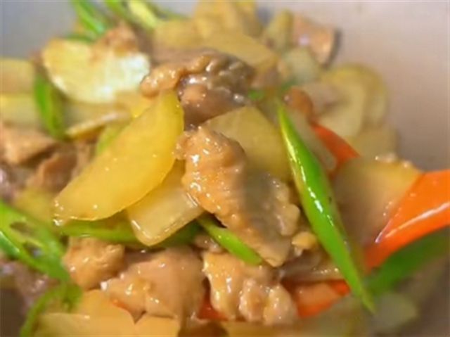 炒肉的家常做法用大头菜爆炒回锅肉美味翻倍超级下饭(图3)