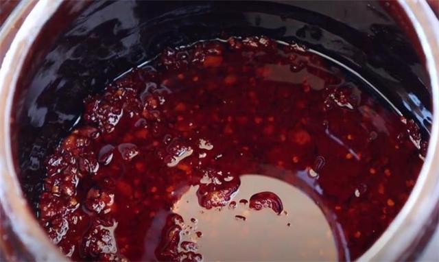 九游娱乐：做豆瓣酱的季节到了20年秘制配方告诉你做法简单一年不怕坏(图15)