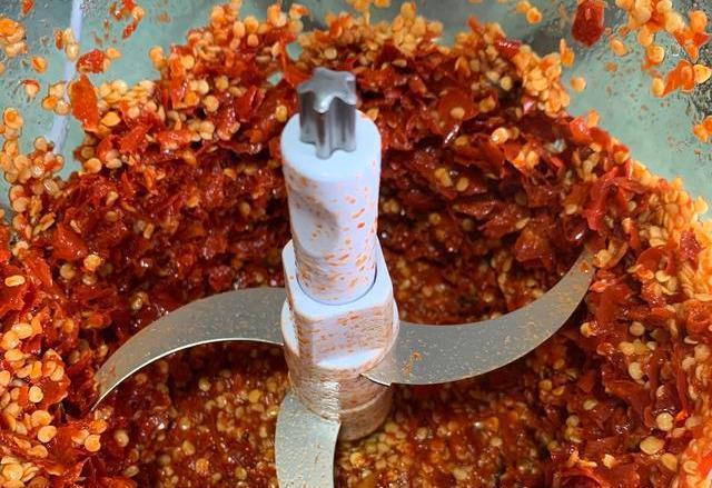 九游娱乐文化：家家必备的豆瓣酱配方比例告诉你味道醇厚辣味足放一年不坏(图6)