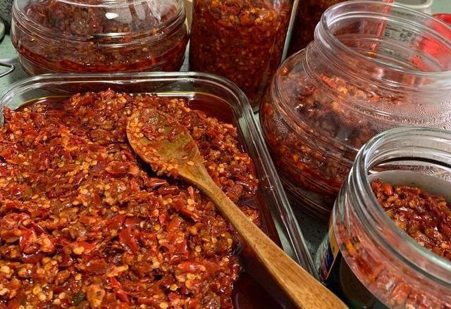 九游娱乐文化：家家必备的豆瓣酱配方比例告诉你味道醇厚辣味足放一年不坏(图9)