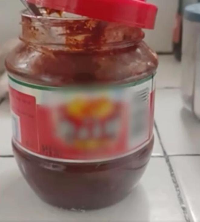 网友称豆瓣酱中吃出鼠头厂家回应：产品中不可能出现新鲜毛发(图2)