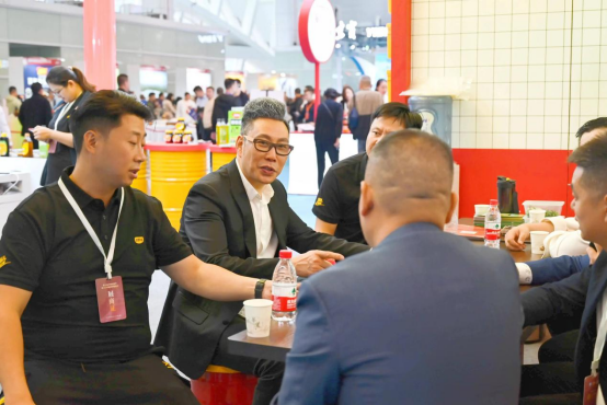 九游娱乐文化：丁点儿食品闪耀第33届中国厨师节暨2024中国厨师节博览会(图2)