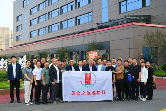 九游娱乐文化：丁点儿食品闪耀第33届中国厨师节暨2024中国厨师节博览会(图4)