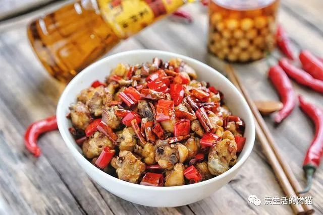 九游娱乐：做川菜豆瓣酱可别乱用这2种常用的豆瓣酱你能够区分开吗？(图1)