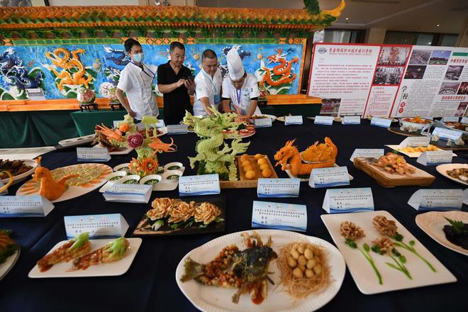 大厨高手同台竞技全国商业服务业山东赛区烹饪比赛欢乐举行(图2)