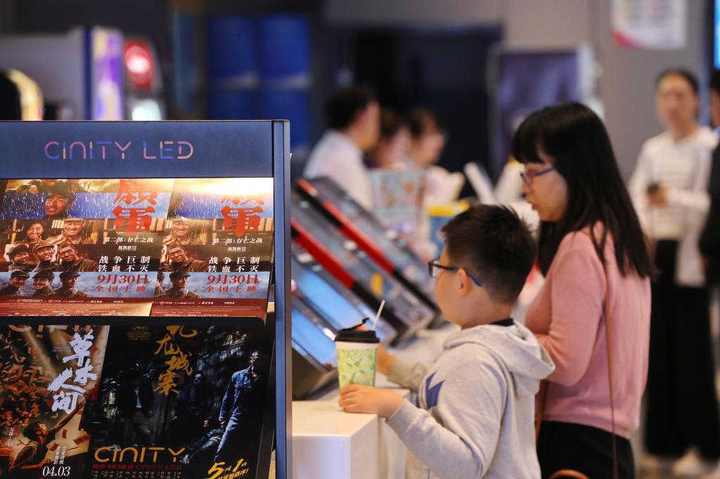 2024国庆档电影票房突破21亿元国产影片占绝对主导(图1)