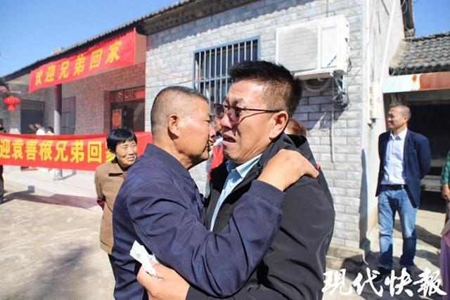 扬州失散65年的亲兄弟国庆喜相聚(图1)