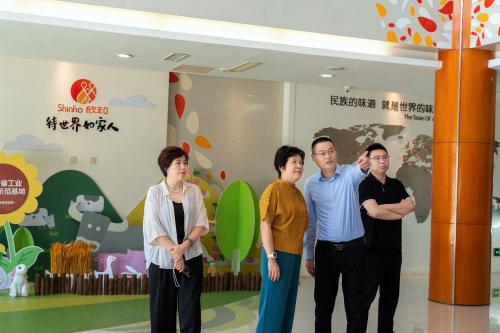 九游娱乐文化:中国烹饪协会会长杨柳莅临欣和企业参观调研(图1)