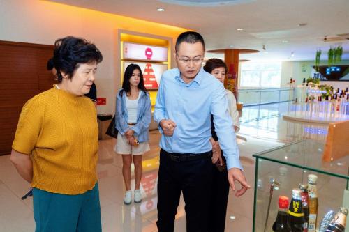 九游娱乐文化:中国烹饪协会会长杨柳莅临欣和企业参观调研(图3)