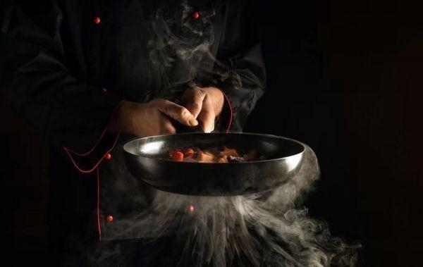 五丰黎红针对主厨开展精准营销“星厨俱乐部”平台助力调味品快速动销。(图1)