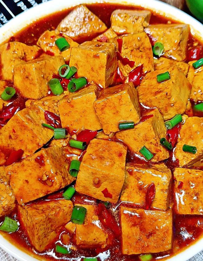 九游娱乐文化：麻婆豆腐：传统与创新并蓄的川菜经典(图1)