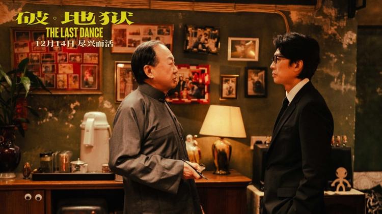 九游娱乐：全年票房破400亿元大关！2024影市收官战多部新片压轴(图1)