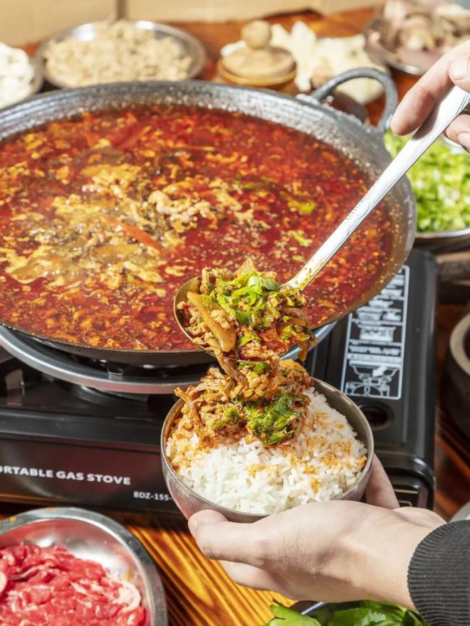 九游娱乐文化：人均50元走红全国！这个小众火锅爆发了？(图6)