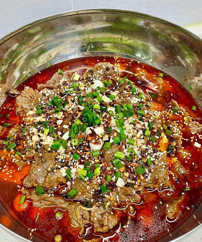 九游娱乐文化:四川经典名菜:水煮牛肉的魅力(图2)