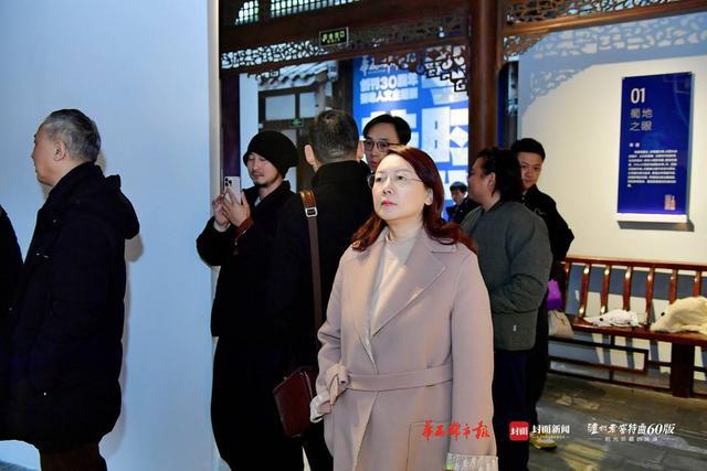 川菜大咖点赞华西都市报30周年展：记录吃喝玩乐小事体现人民幸福感大事(图1)