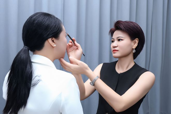 九游娱乐：指尖上的艺术塑造专属之美——施桂清(图2)