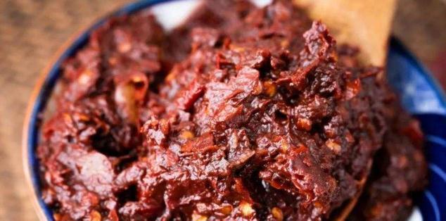 豆瓣酱别再炒菜了试试这种做法不管拌啥都好吃(图1)