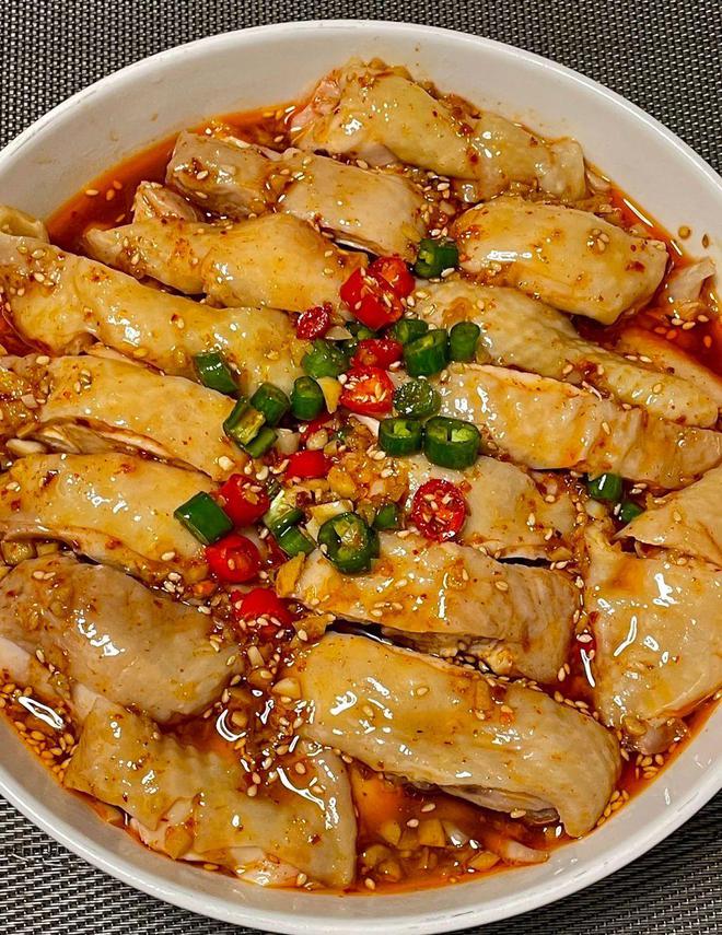 四川口水鸡：传统名菜的美味诱惑(图2)