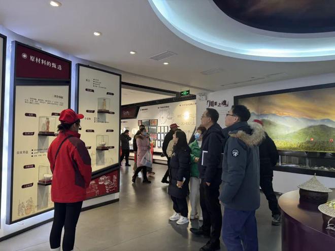 携手企业共护鹃城生态绿成都郫都区开展河长制进企业活动(图1)