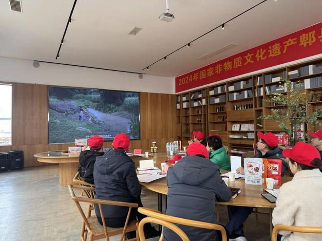 携手企业共护鹃城生态绿成都郫都区开展河长制进企业活动(图3)