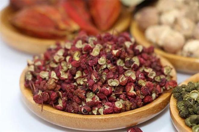 花椒味道极具侵略性、刺激、上瘾被誉为中餐调味料之首(图7)