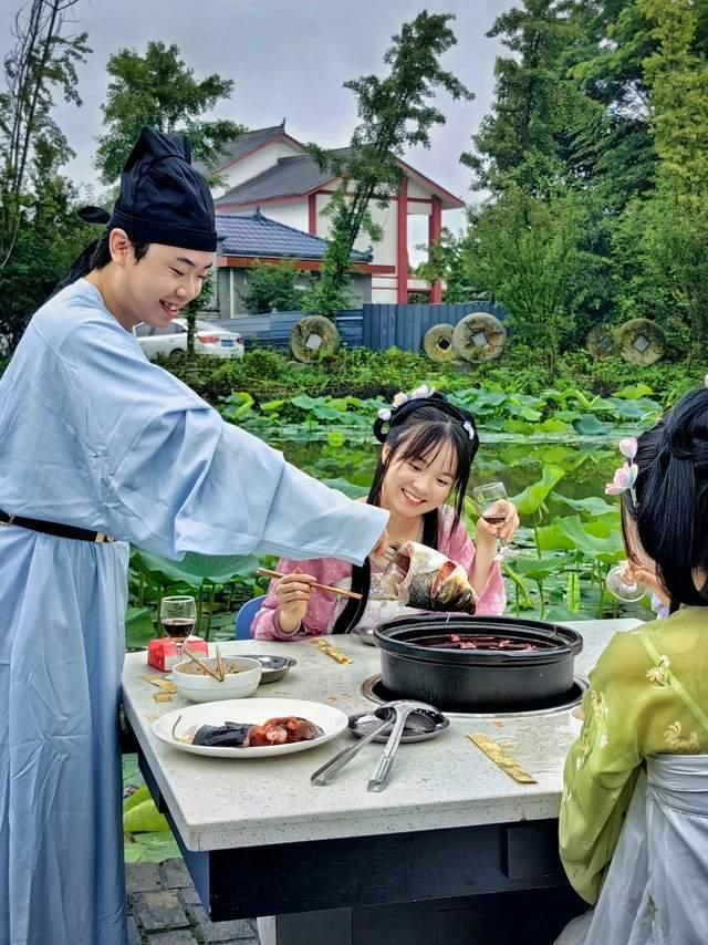 安西鱼头火锅与安西石雕入选成都非遗(图1)