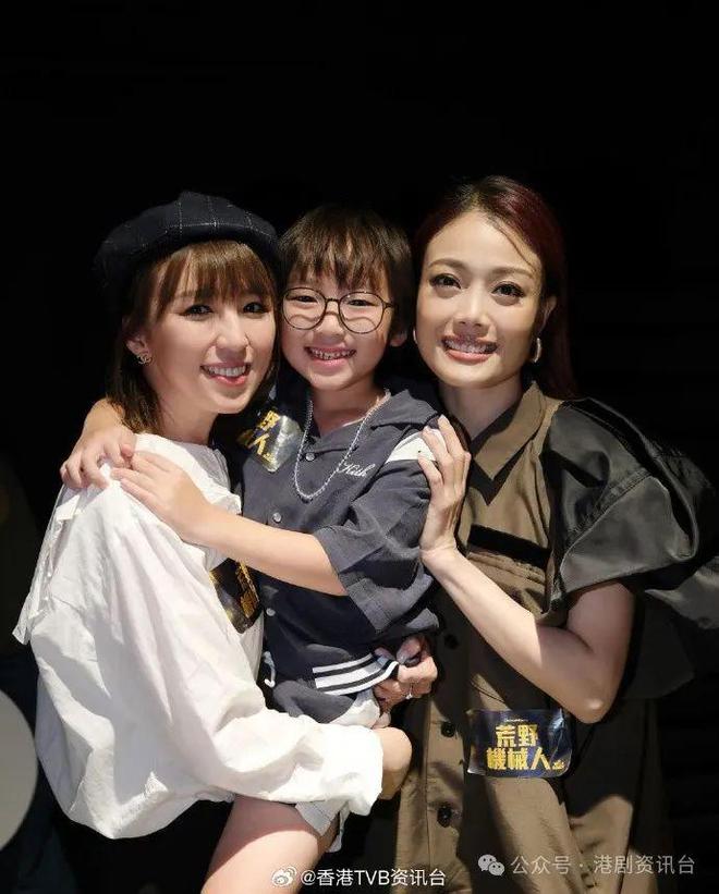 九游娱乐：“TVB宅男女神”转型做KOL赚到风生水起！嫁有钱老公身价曝涨(图6)