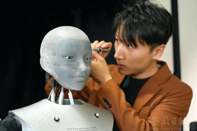 安徽研究未来产业为什么要请领域“大V”？(图1)