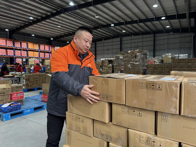 快递服务“川货出川”这个网点年发火锅底料100万件(图1)