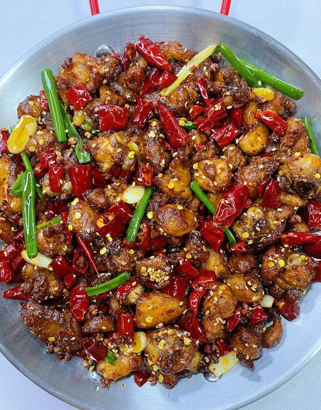 九游娱乐文化：麻辣风情：四川美食的独特韵味(图1)