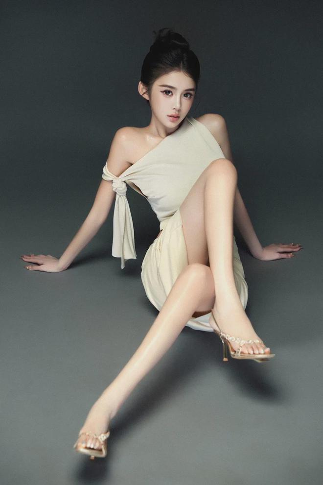 蜂腰玉足写真杀疯了这身材逼真似建模看了都得喊“绝绝子”(图2)