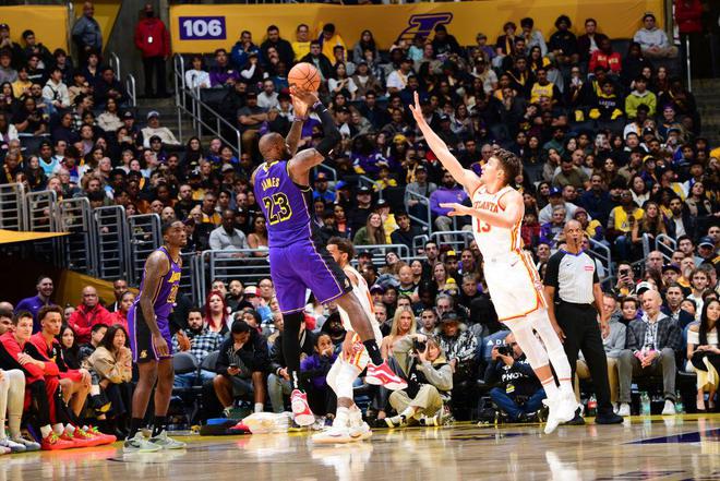 胜老鹰+4喜临门！湖人有20年那味了下一步交易决定詹眉能否夺冠(图4)