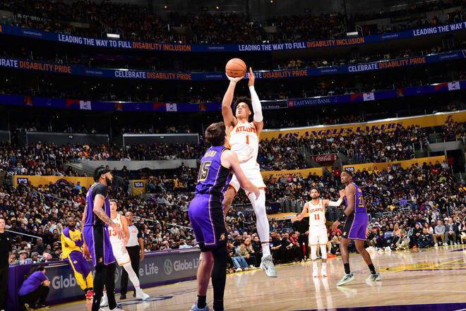 胜老鹰+4喜临门！湖人有20年那味了下一步交易决定詹眉能否夺冠(图8)