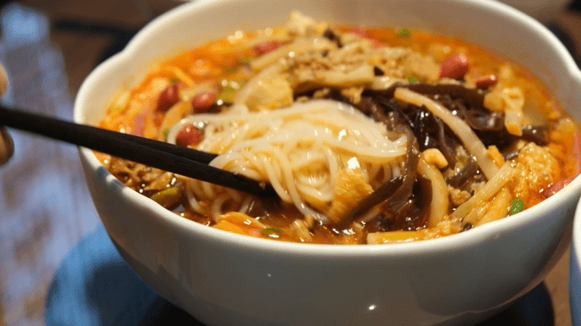 九游娱乐：非遗背景美食直播爆火背后万亿餐饮市场缺少传承人(图4)