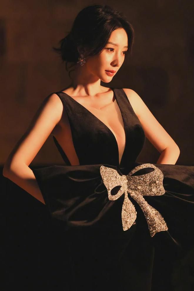 柳岩既敢“脱”又敢“穿”是不少宅男心目中的“春天脚步”……(图4)