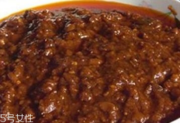 九游娱乐文化：豆瓣酱的功效和作用长期吃豆瓣酱会致癌吗(图2)