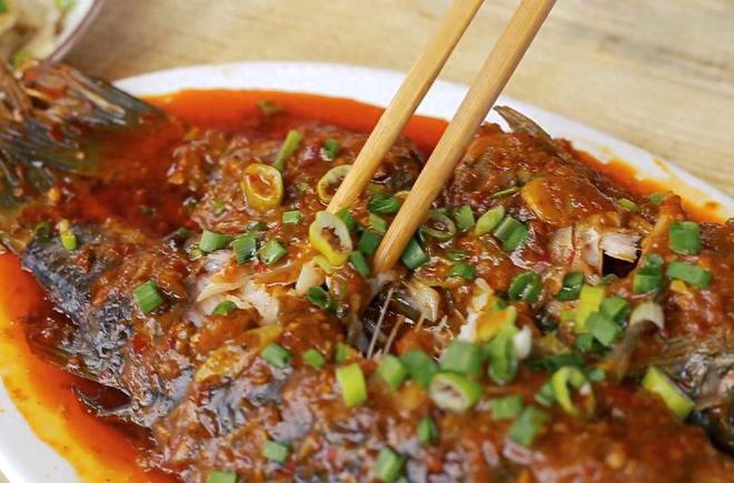 九游娱乐文化:四川豆瓣鱼引发美食热潮食客纷纷点赞(图1)