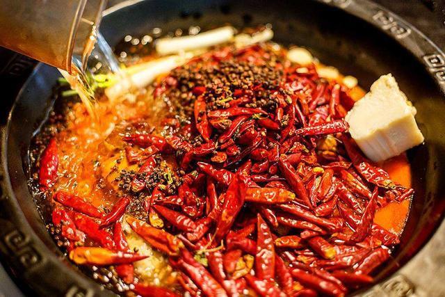 九游娱乐文化：川渝地区为何嗜辣？多因素交织解密独特饮食文化背后根源(图2)