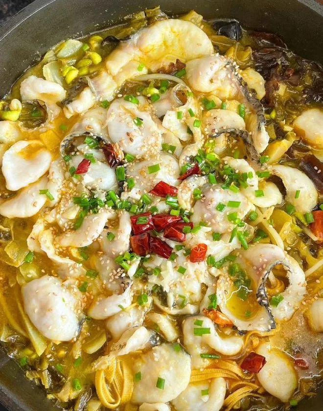 九游娱乐：四川酸菜鱼：每一口都是家的味道(图1)