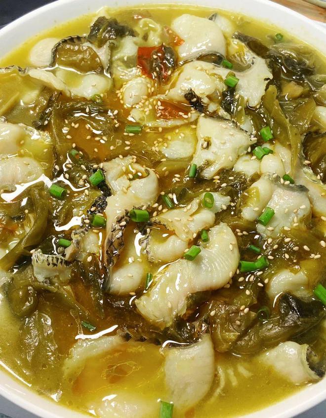 九游娱乐：四川酸菜鱼：每一口都是家的味道(图2)