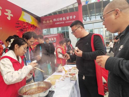 川味飘香武汉！味出名食品闪耀良之隆2025第十三届中国食材电商节(图4)