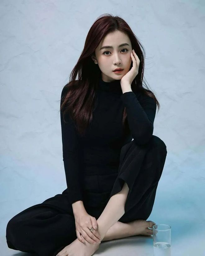 九游娱乐：香港女歌手遭质疑滥用公屋兼疑曾背叛前夫凌晨发文回应负面新闻：我都是这么说(图1)