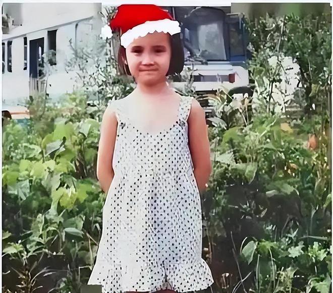 九游娱乐文化：宋佳：凭吊带女郎出圈与五婚导演同居5年42岁嫁小7岁导演(图3)